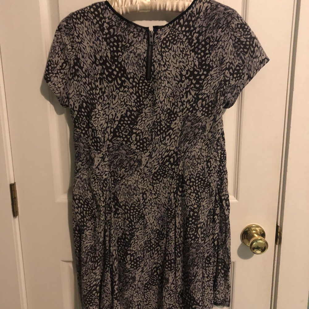 Pattern Dress - Picture 2 of 3